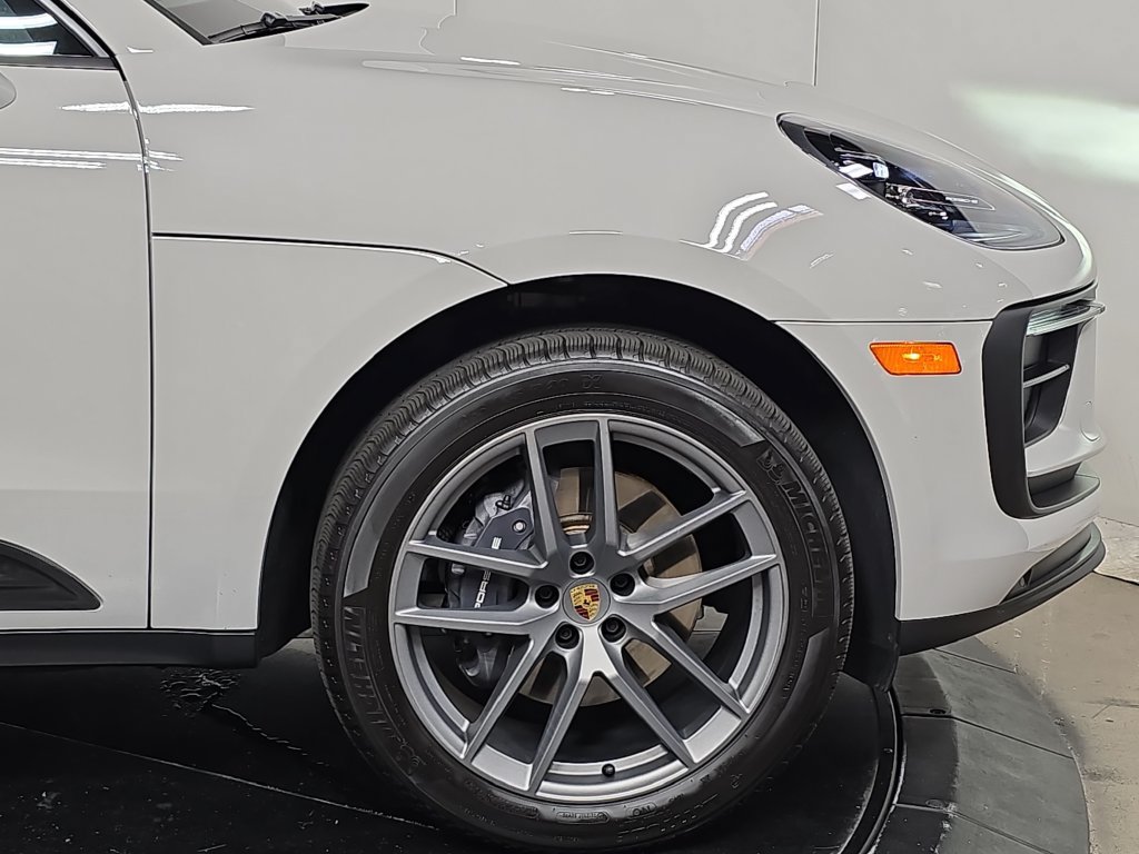 Certified 2026 Porsche Macan AWD/4WD image 11