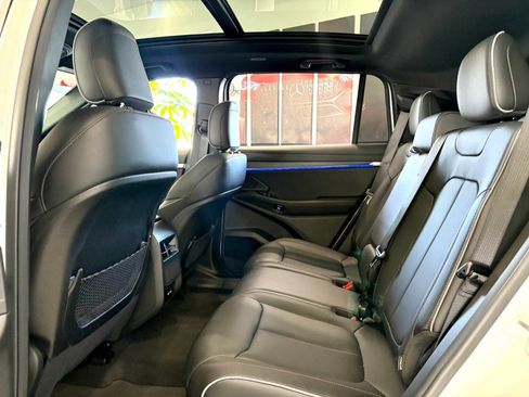 Used 2025 Jeep Wagoneer S Limited image 14