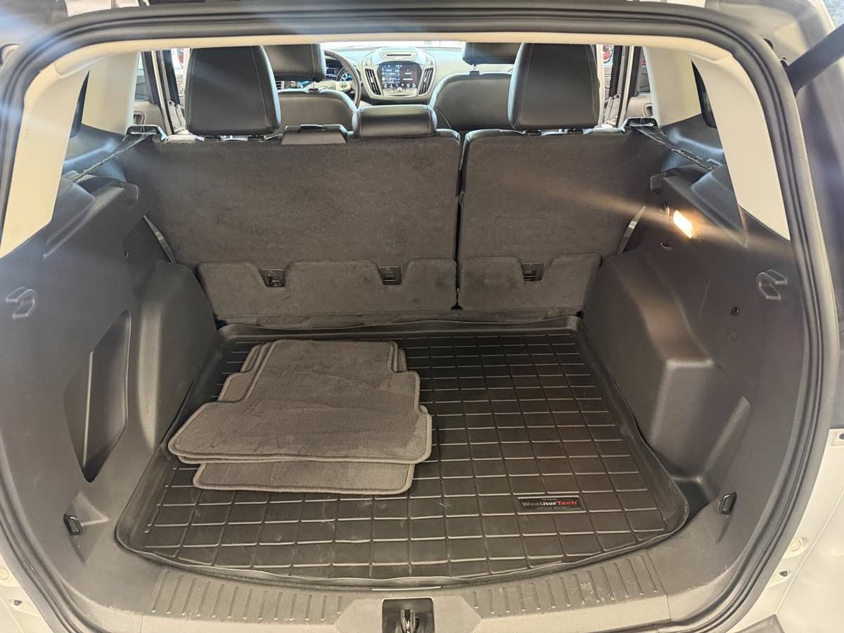 Used 2016 Ford Escape SE w/ SE Leather Comfort Package FWD image 18