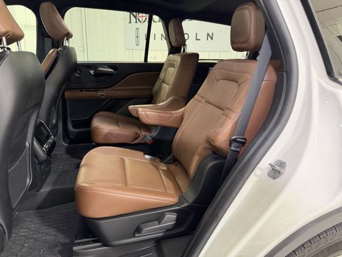 Used 2023 Lincoln Aviator Reserve w/ Equipment Group 201A RWD image 10