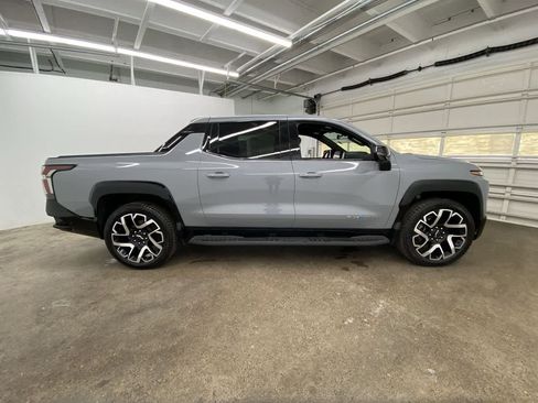 Used 2025 Chevrolet Silverado EV RST AWD/4WD image 7