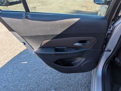 Used 2015 Chevrolet Cruze LT image 24