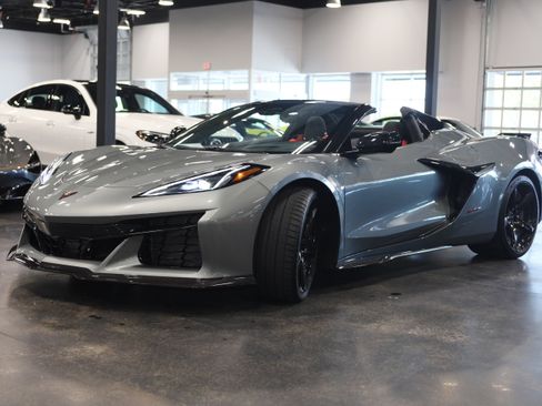 Used 2024 Chevrolet Corvette Z06 RWD image 4