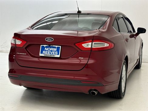 Used 2015 Ford Fusion SE image 10