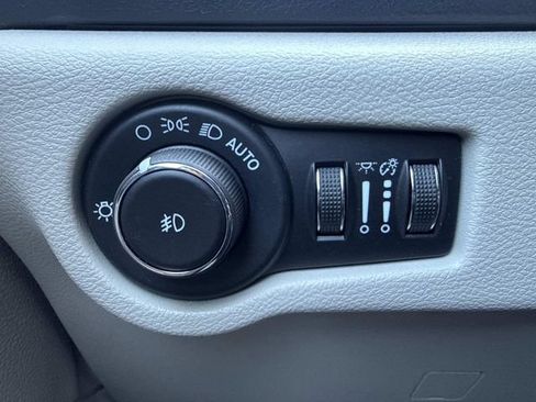 Used 2022 Chrysler Pacifica Touring-L FWD image 77