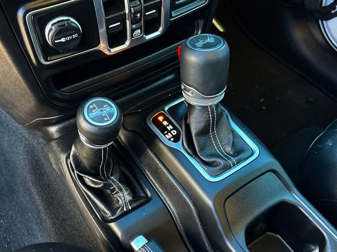 Used 2022 Jeep Wrangler Unlimited Sahara image 21