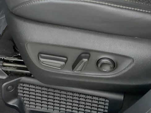 Used 2025 Toyota Sienna Platinum AWD/4WD image 16