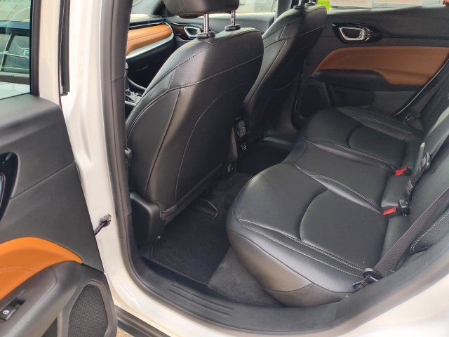 Used 2025 Jeep Compass Limited AWD/4WD image 13
