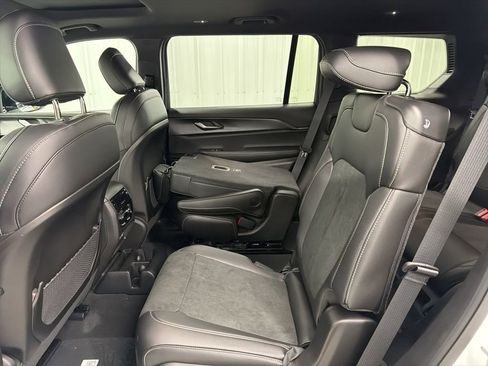 New 2025 Jeep Grand Cherokee L Altitude AWD/4WD image 12