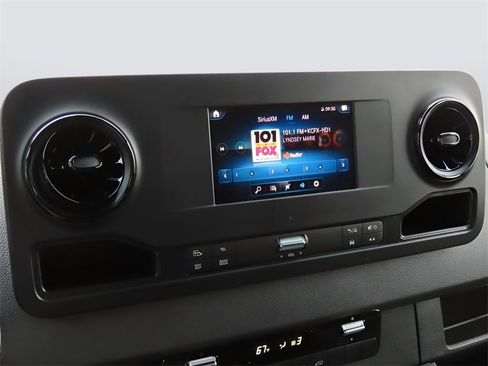 Used 2024 Mercedes-Benz Sprinter 3500 image 31