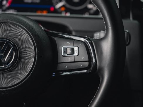 Used 2018 Volkswagen Golf R 4-Door image 46