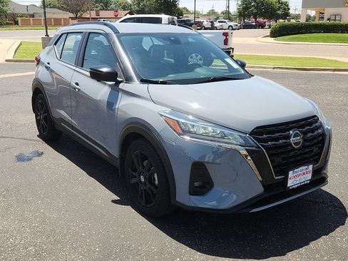 Used 2021 Nissan Kicks SR w/ SR Premium Package FWD image 6
