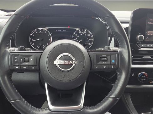 Used 2022 Nissan Pathfinder SV image 12