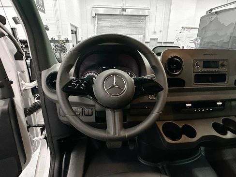 Used 2025 Mercedes-Benz Sprinter 2500 image 12