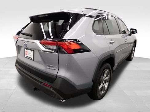 Used 2019 Toyota RAV4 Limited image 16