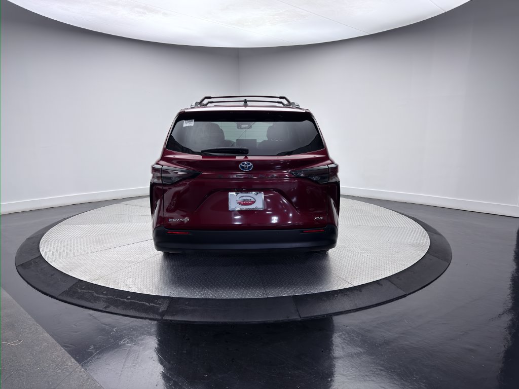 Used 2025 Toyota Sienna XLE w/ XLE Plus Package AWD/4WD image 6