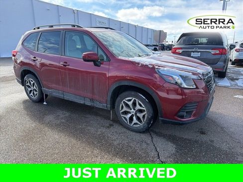 Used 2023 Subaru Forester Premium image 2