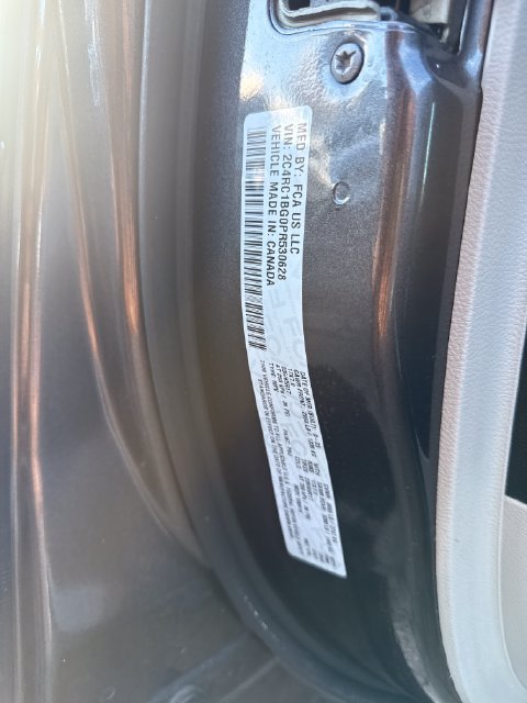 Used 2023 Chrysler Pacifica Touring-L FWD image 27