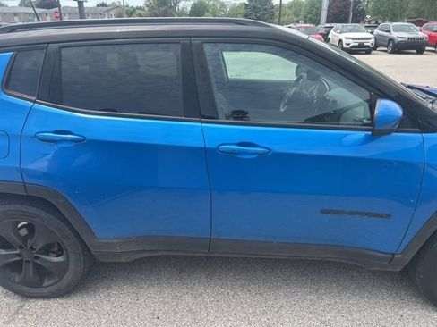 Used 2018 Jeep Compass Latitude w/ Popular Equipment Group AWD/4WD image 3