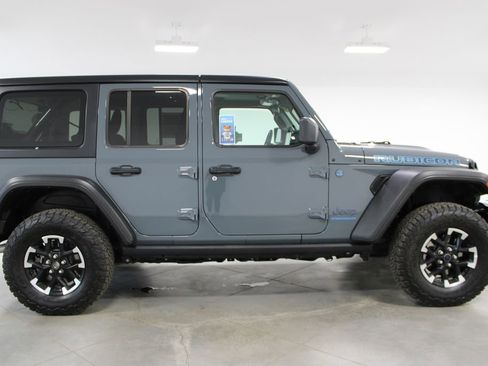 Used 2025 Jeep Wrangler Unlimited Rubicon 4xe w/ Convenience Group AWD/4WD image 11