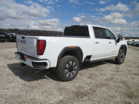 New 2026 GMC Sierra 2500 Denali w/ Denali Reserve Package image 5