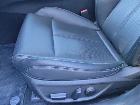 Used 2025 Genesis G70 2.5T image 4