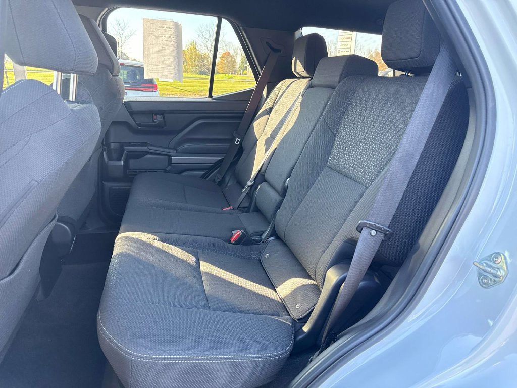 Used 2025 Toyota 4Runner SR5 AWD/4WD image 11