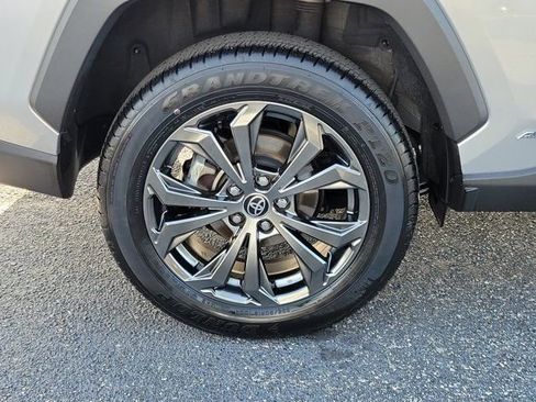 Certified 2022 Toyota RAV4 XLE Premium AWD/4WD image 5