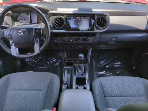 Used 2018 Toyota Tacoma TRD Off-Road AWD/4WD image 15