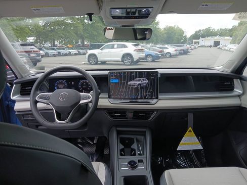 New 2025 Volkswagen Tiguan SE image 12