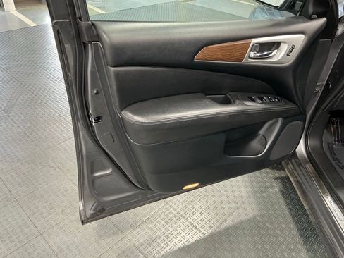 Used 2020 Nissan Pathfinder Platinum FWD image 56