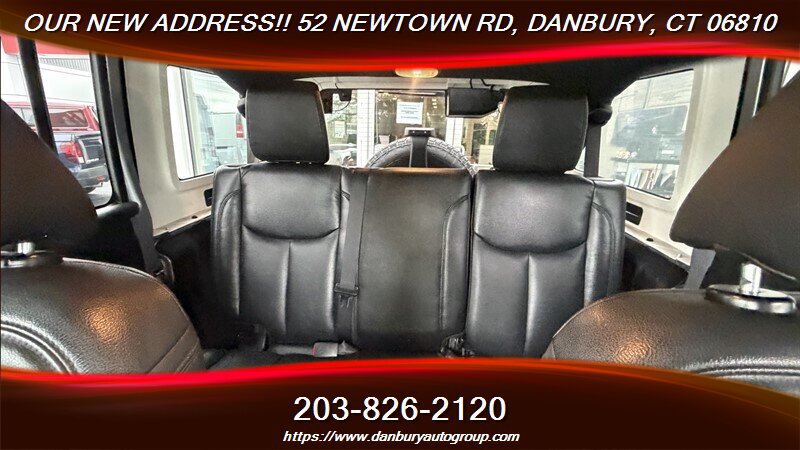Used 2014 Jeep Wrangler Unlimited Sahara w/ Dual Top Group AWD/4WD image 18