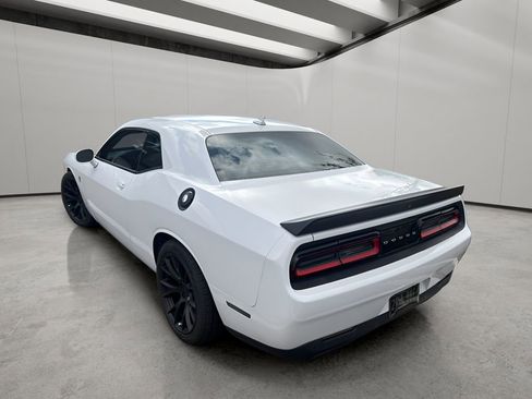 Used 2016 Dodge Challenger SRT Hellcat RWD image 5