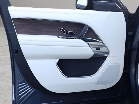 New 2026 Land Rover Range Rover SE image 10