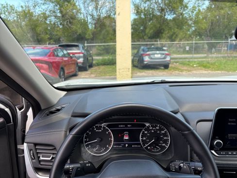 Used 2025 Nissan Rogue SV AWD/4WD image 36