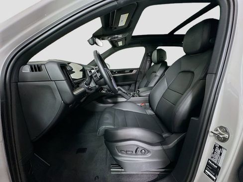 Certified 2024 Porsche Cayenne AWD/4WD image 5