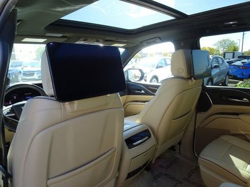 Used 2021 Cadillac Escalade Premium Luxury w/ Driver Assist Tech Package image 17