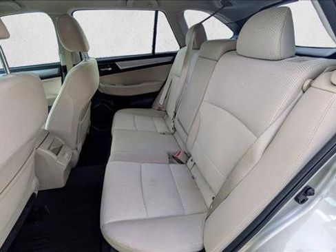 Used 2018 Subaru Outback 2.5i Premium image 19