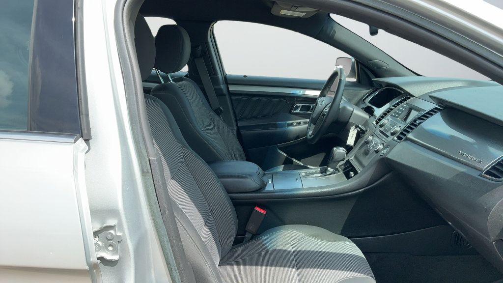 Used 2016 Ford Taurus SEL FWD image 19