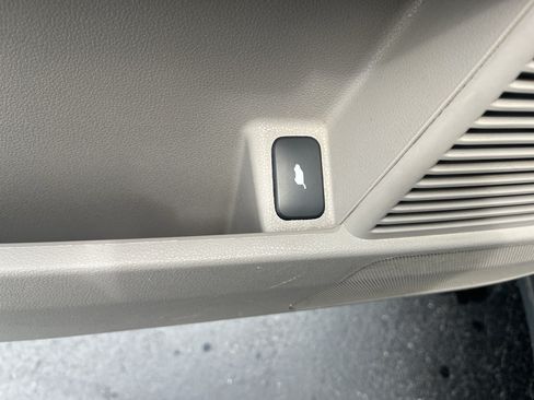 Used 2011 Honda Pilot Touring image 11