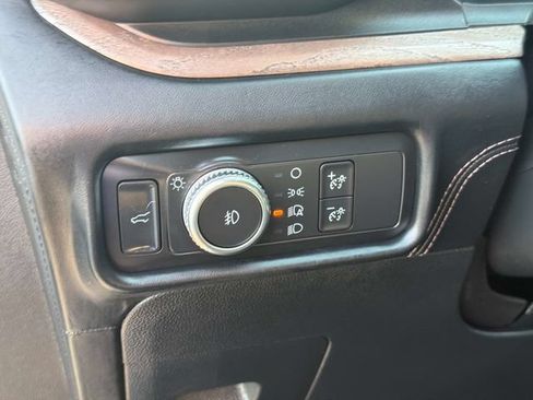 Used 2020 Ford Explorer Platinum w/ Premium Technology Package AWD/4WD image 25
