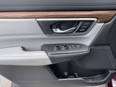 Used 2018 Honda CR-V Touring image 18