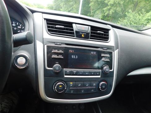 Used 2017 Nissan Altima 2.5 SR FWD image 9