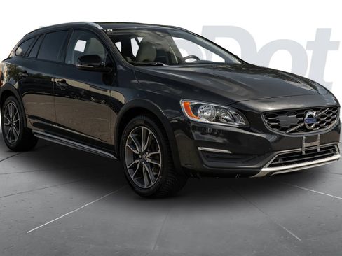 Used 2015 Volvo V60 T5 Cross Country w/ Convenience Package AWD/4WD image 4