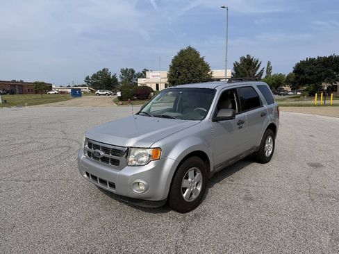 Used 2010 Ford Escape XLT AWD/4WD image 1