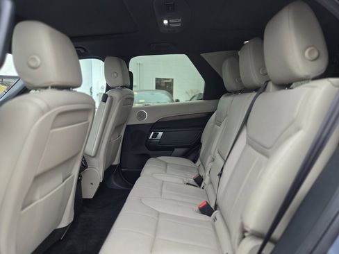 Used 2019 Land Rover Discovery HSE image 22