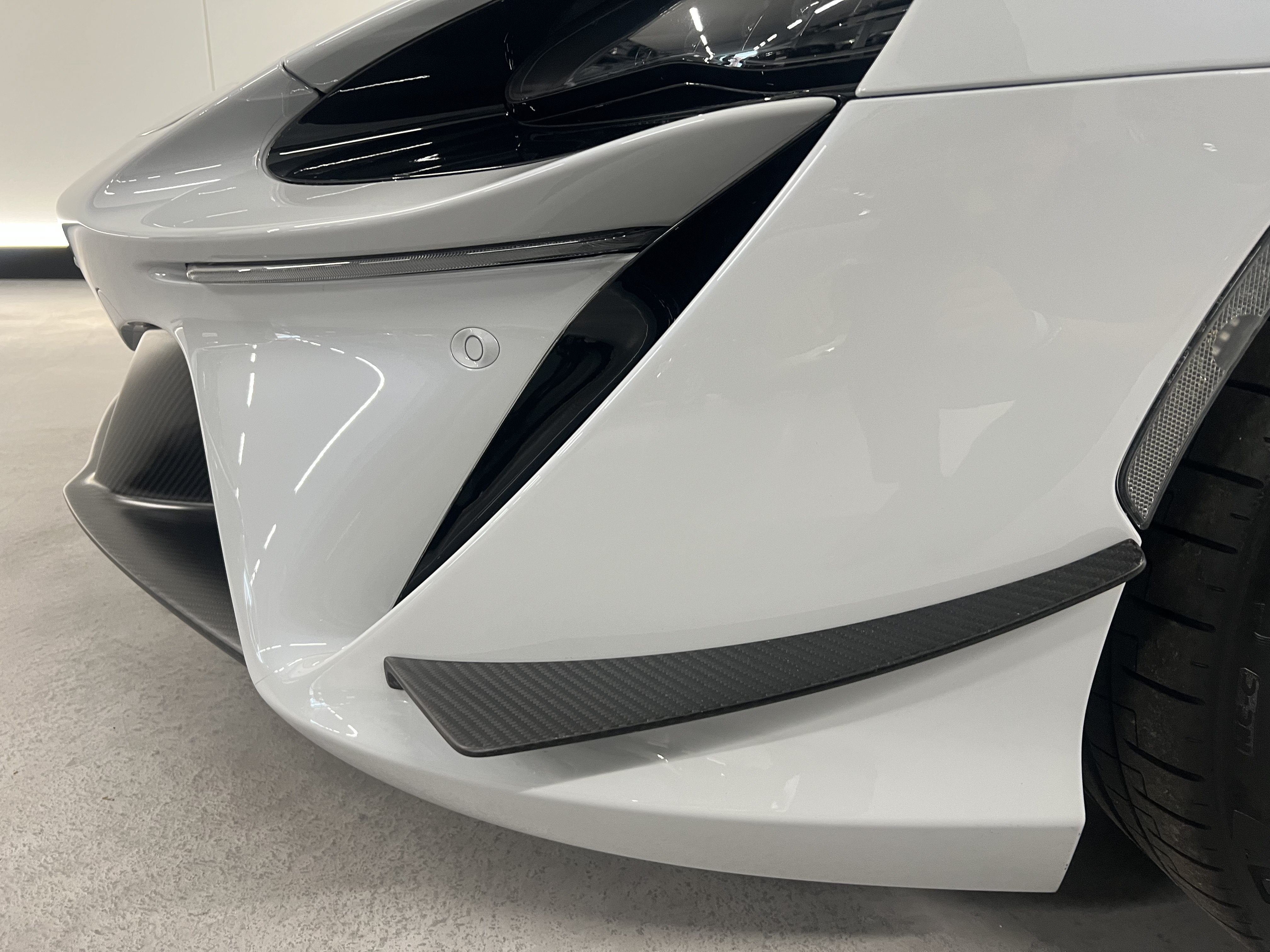 Used 2023 McLaren Artura RWD image 22