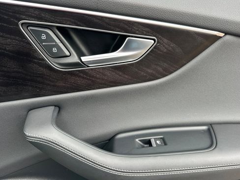 Used 2023 Audi Q8 Premium Plus w/ Premium Plus Package image 19