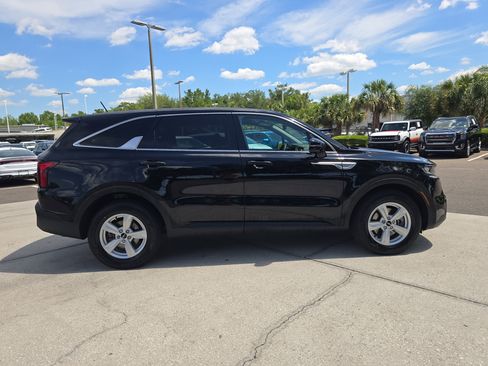 Certified 2023 Kia Sorento LX FWD image 8