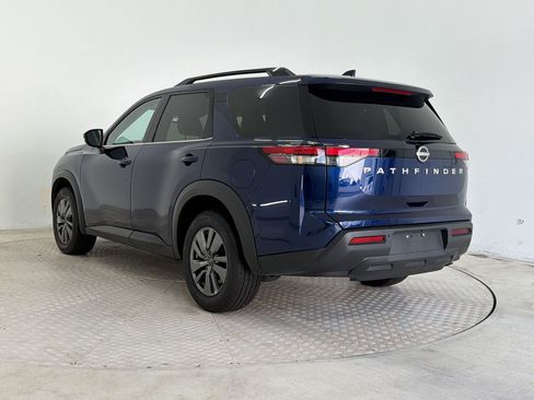 Used 2025 Nissan Pathfinder SV FWD image 3